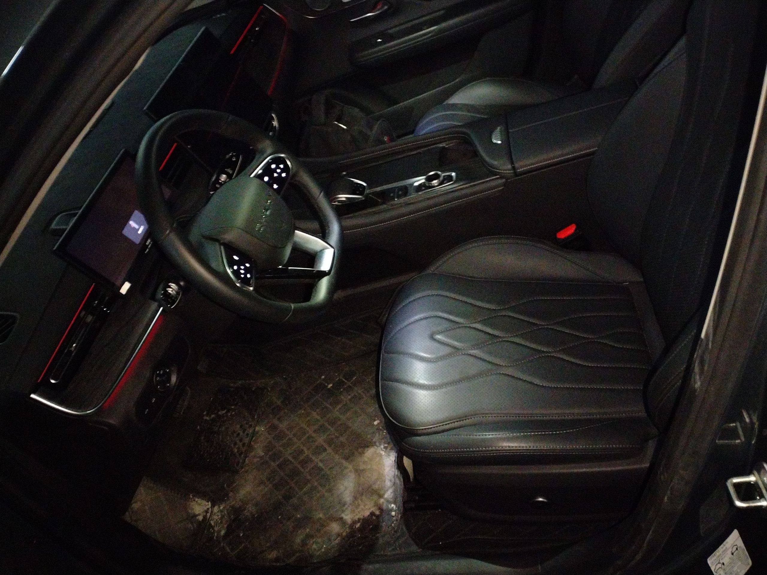 المقاعد الأمامية داخل السيارة