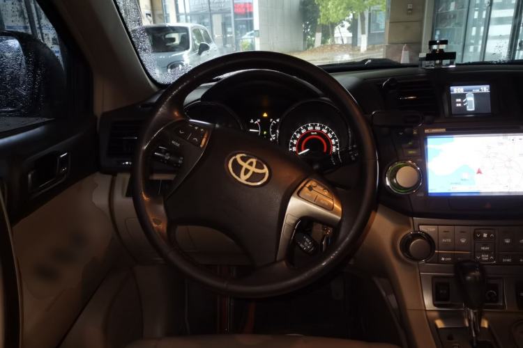 Used Toyota Highlander 2011 2.7L Two-Wheel Drive 7-Seater Luxury Navigation Edition