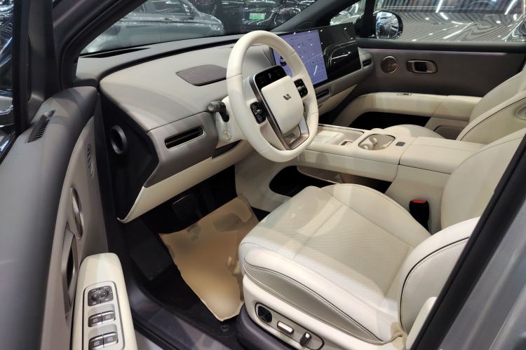 Used Li Auto i6 2025 Model Four-Wheel-Drive Standard Type Driver Seat