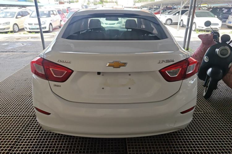 Used Chevrolet Cruze 2018 320 Automatic Pioneer Sunroof Edition
