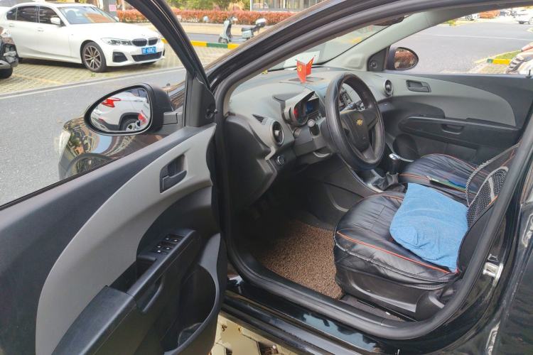 Used Chevrolet Aveo Sonic 2011 Sedan 1.4L MT SL
