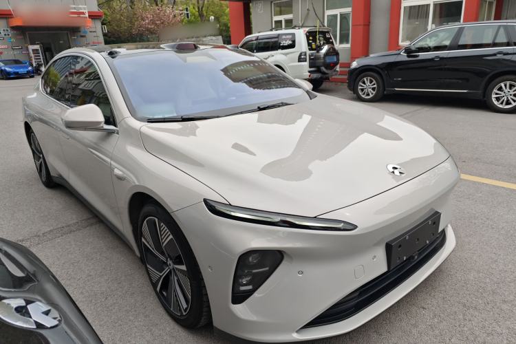 Used Nio ET7 2022 75 kWh Front Right 45 Deg