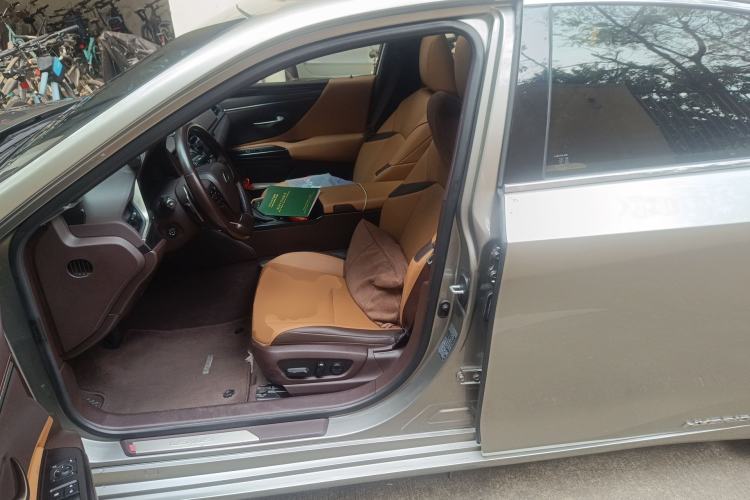 Used Lexus ES 2020 300h Premier Edition