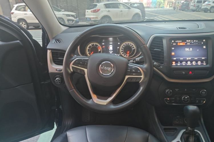 Used Jeep Cherokee 2016 2.0L Superior Edition
