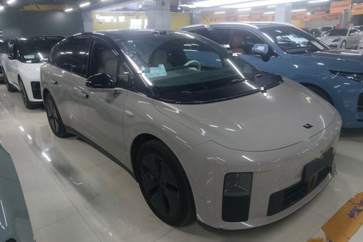 Used Li Auto i6 2025 Model Two-Wheel-Drive Standard Type
