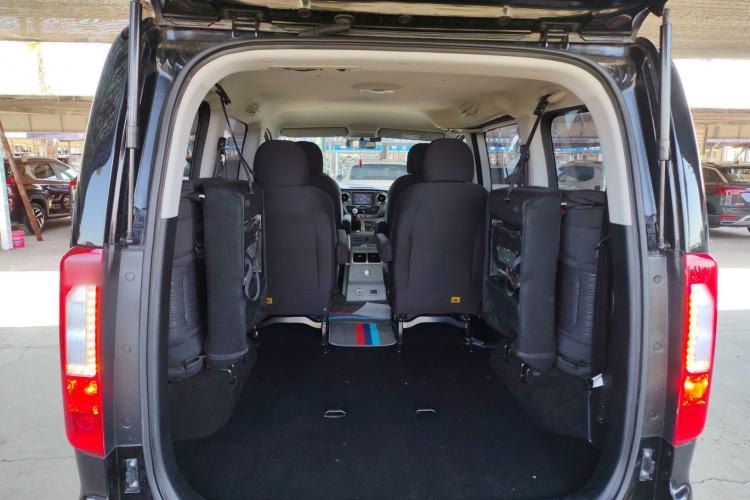 Used JAC Refine M3 2022 1.8L 7-seat Standard Edition Trunk