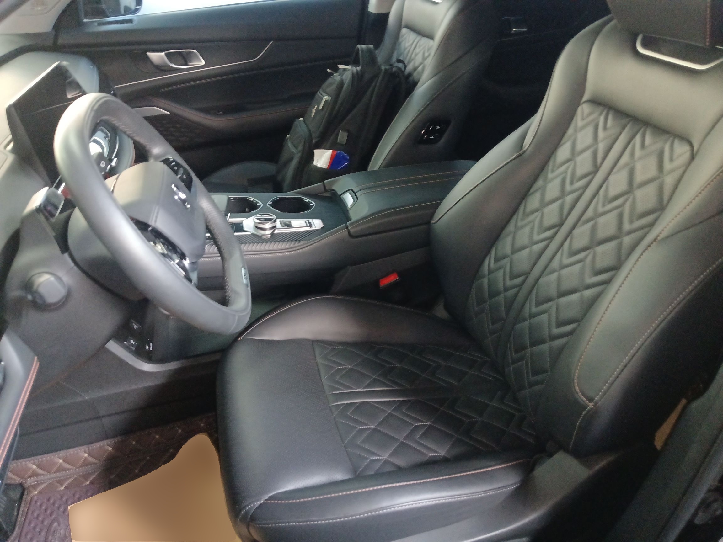 المقاعد الأمامية داخل السيارة