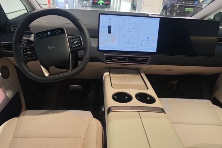 Used Li Auto MEGA 2025 Ultra Smart Refreshed Edition
