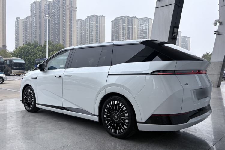 Used XPeng X9 2025 740 Ultra-Long Range Max
