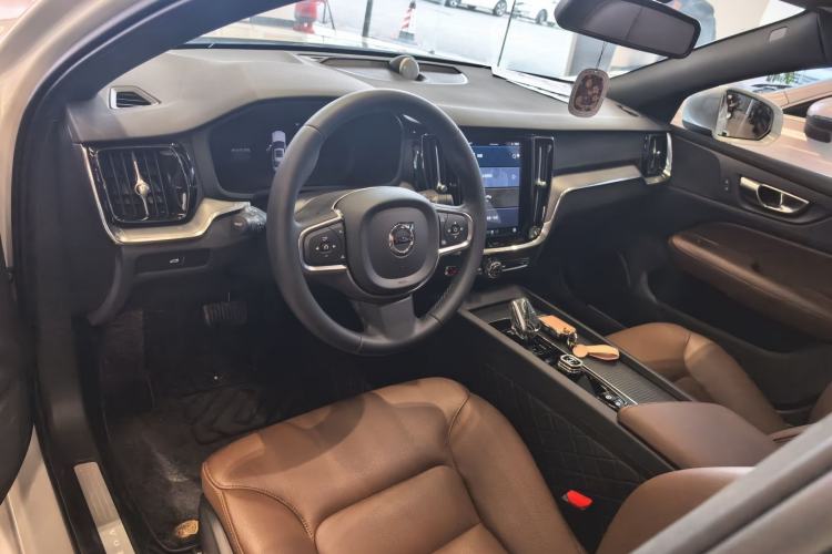 Used Volvo S60 2024 B4 Zhiyi Luxury Edition