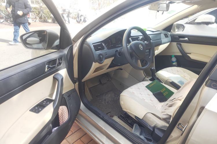 Used Skoda Rapid 2013 1.6L Automatic Smart Selection Model
