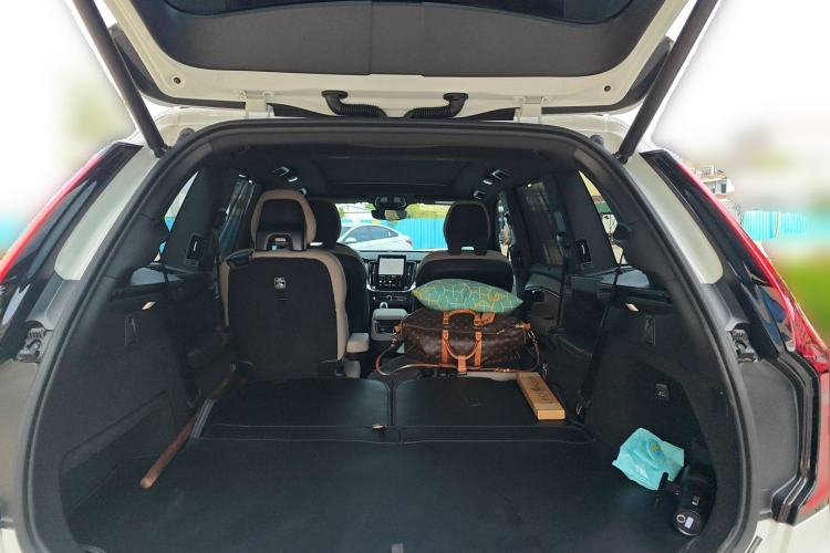 Used Volvo XC90 2025 Facelifted B6 Zhiyuan Luxury Version with 6 Seats

