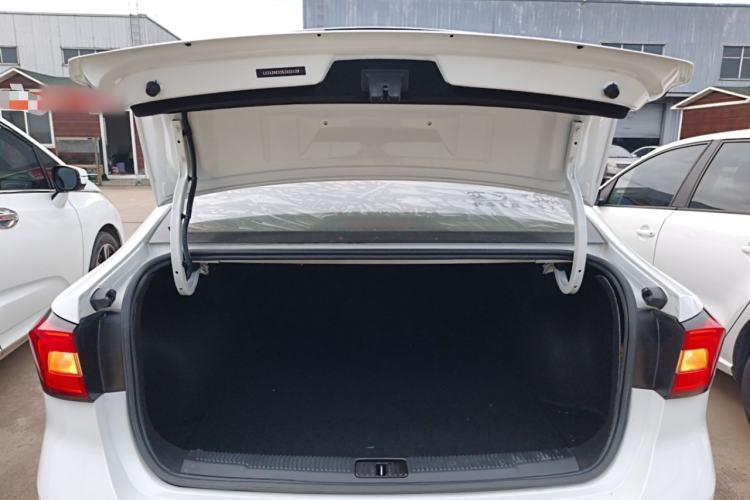 Used Roewe i5 2019 1.5L Manual 4G Connected Langyue Edition Trunk