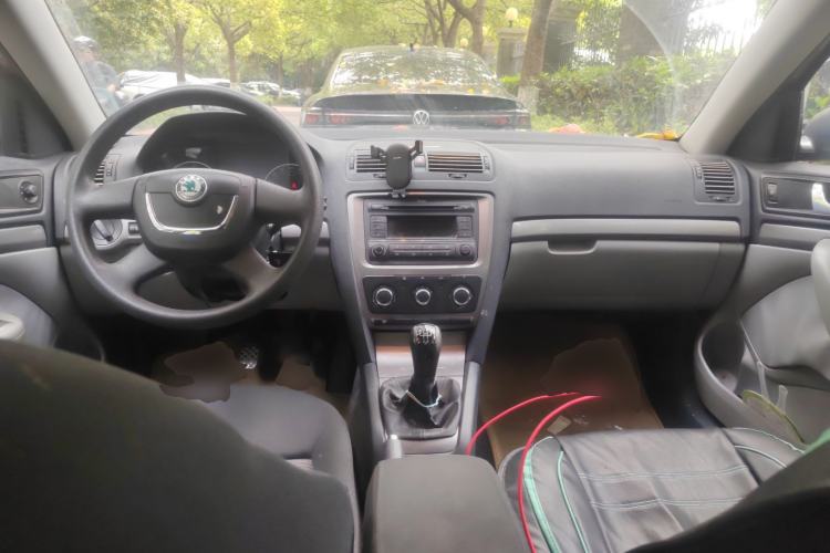 Used Skoda Octavia 2010 1.6L Manual Eado Edition Center Console