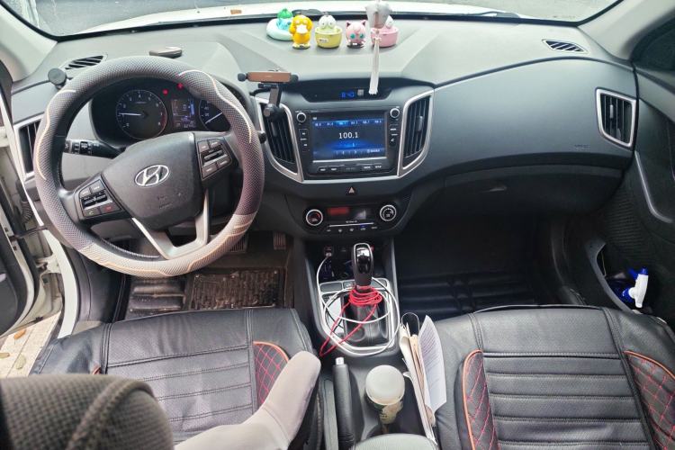 Used Hyundai ix25 2015 1.6L Automatic Two-Wheel-Drive Deluxe DLX Model Center Console