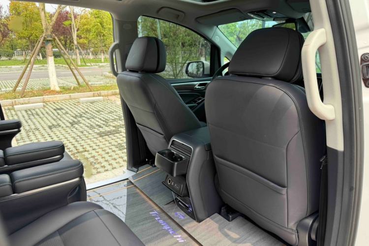 Used GAC Trumpchi M8 2023 Master Series 390T Prestige Edition Interior 4