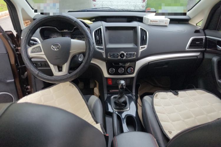 Used HYOSOW H3 2015 1.5L manual luxury version Center Console