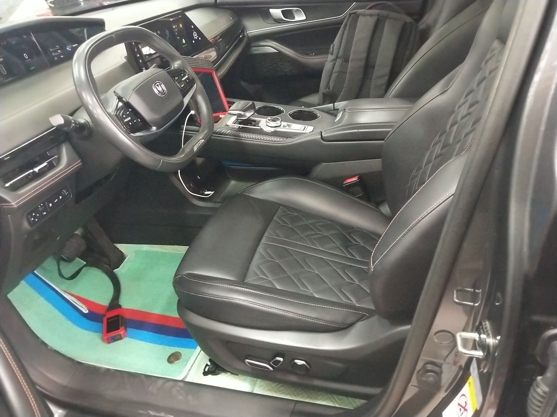 Переднее сиденье в автомобиле