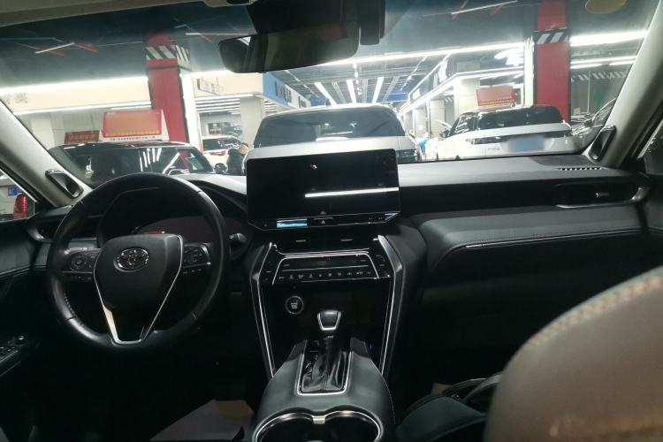 Used Toyota Venza 2023 2.0L CVT Two-Wheel Drive Prestige Version Interior 2