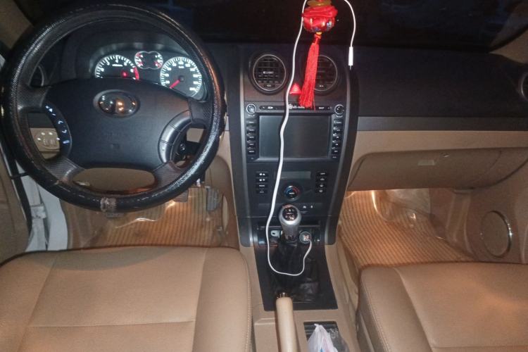 Used Haval H5 Classic 2012 European-style 2.0L Two-Wheel Drive Elite Model Center Console