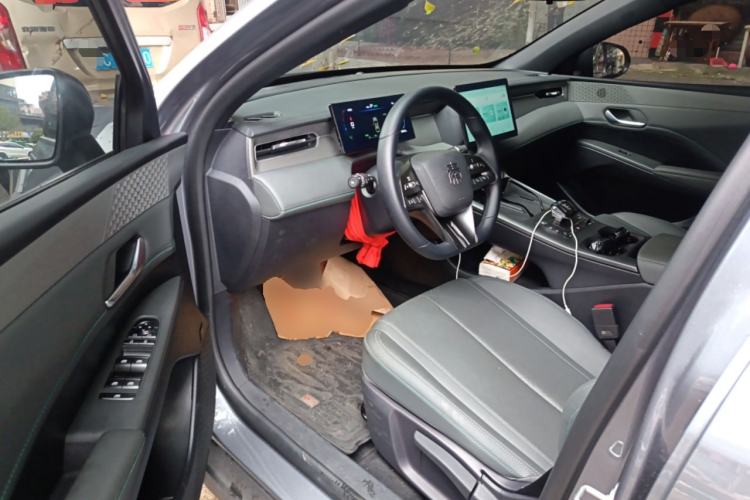 Used BYD Qin PLUS 2025 DM-i Smart Drive 55KM Leading Model Driver Seat