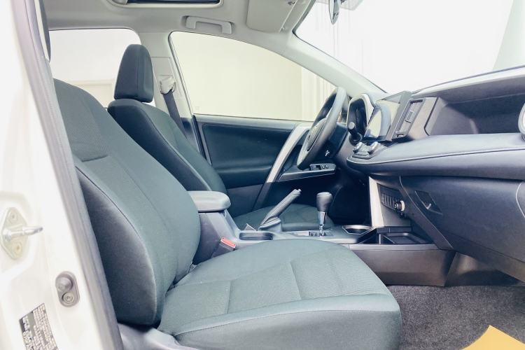 Used Toyota RAV4 2016 2.0L CVT Two-Wheel Drive Fashion Edition China V Standard