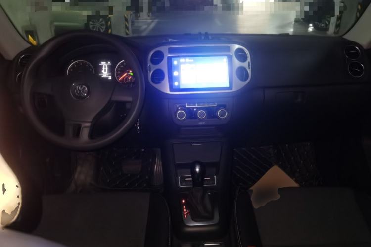 Used Volkswagen Tiguan 2017 300TSI Automatic Two-Wheel Drive Silk Road Luxury Edition Center Console