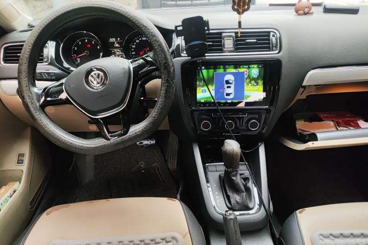 Used Volkswagen Sagitar 2015 1.6L Automatic Comfort Model
