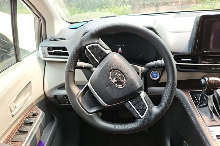 Used Toyota SIENNA 2024 2.5L Hybrid Comfort Edition Steering Wheel