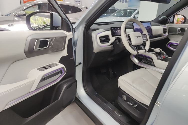 Used Formula Leopard Titanium 3 2025 501 km Four-Wheel Drive Drone Edition Driver Seat