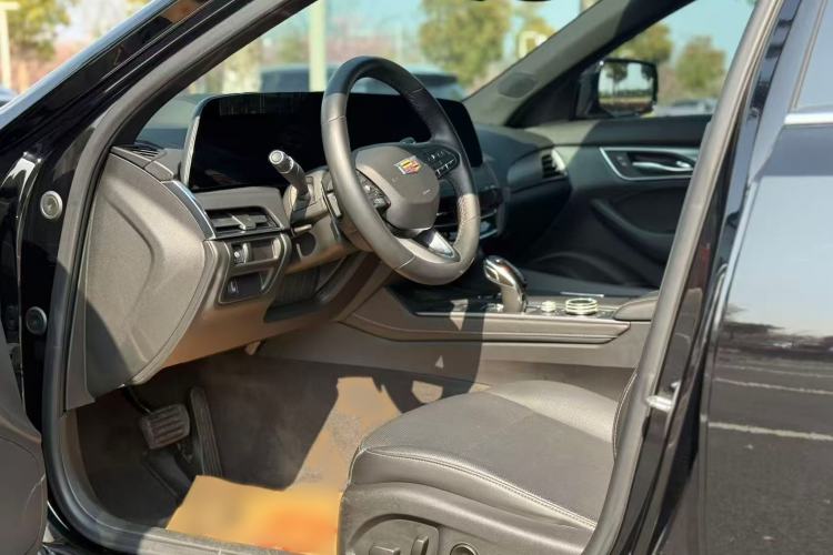 Used Cadillac CT5 2024 28T Luxury Pro Trim Interior 1