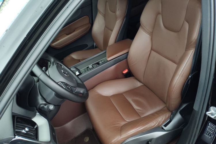 Used Volvo XC60 2023 B5 4x4 Smart Luxury Edition Left Front Seat