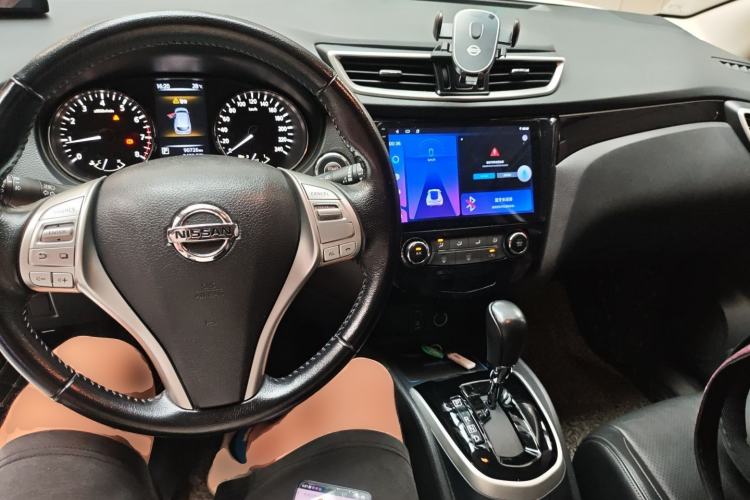 Used Nissan Qashqai 2016 2.0L CVT Deluxe Edition Center Console