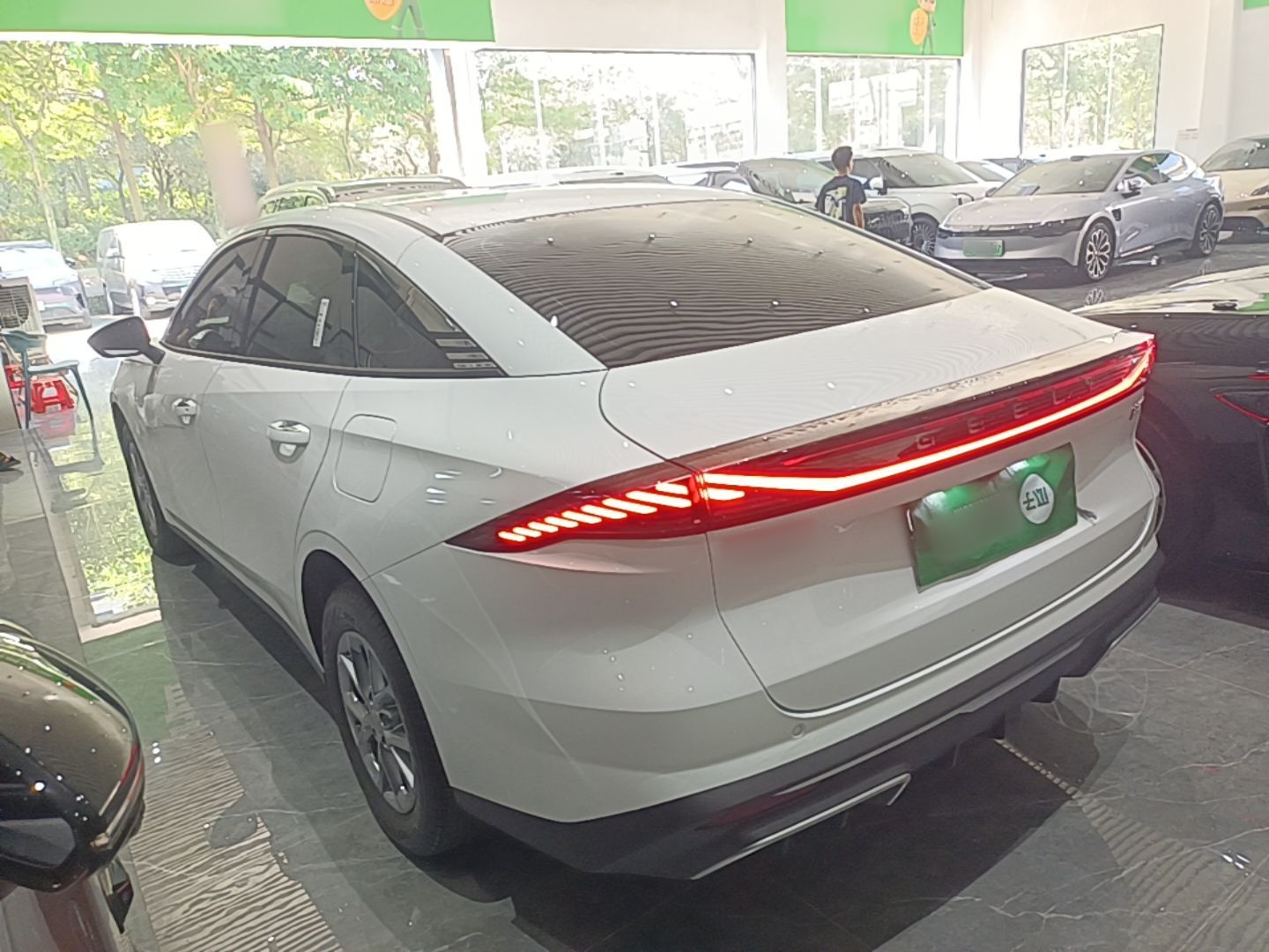 Geely Galaxy L6 2025 EM-i 60km Launch Edition — снимка 4