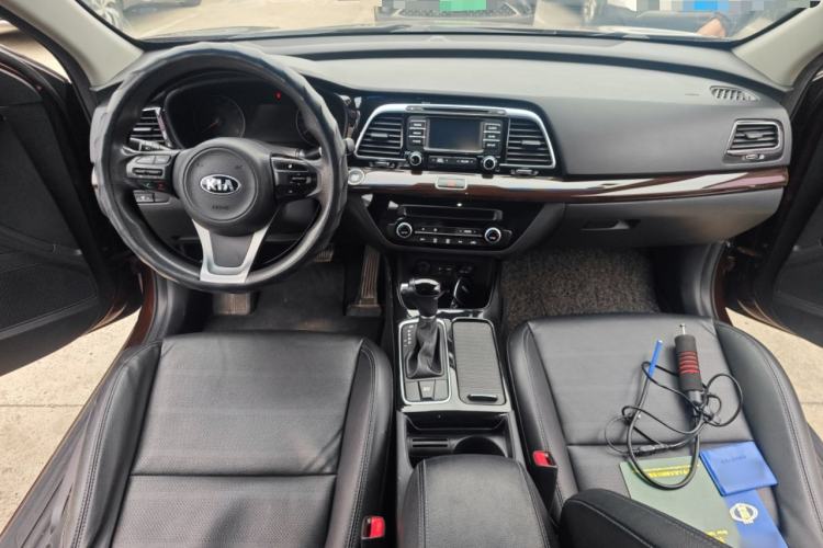 Used Kia K4 2014 1.8L Automatic GLS Center Console