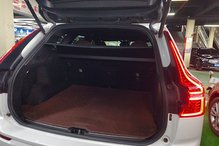 Used Volvo XC60 2023 B5 4x4 Smart Luxury Edition