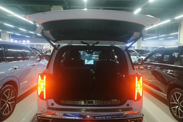 Used GAC Trumpchi GS8 2022 Dual-Engine Series 2.0TM Four-Wheel Drive Prestige Edition (6 Seats) Trunk