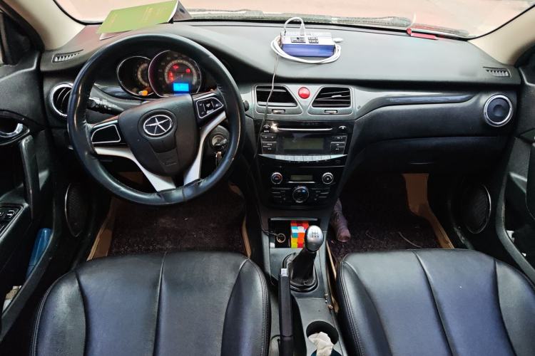 Used JAC Group Heyue 2012 1.5L Manual Luxury Sport Edition Center Console