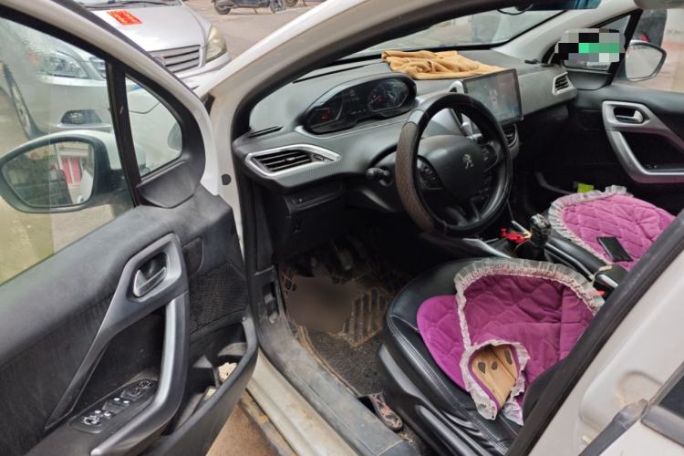 Used Peugeot 2008 2014 1.6L Manual Fashion Edition
