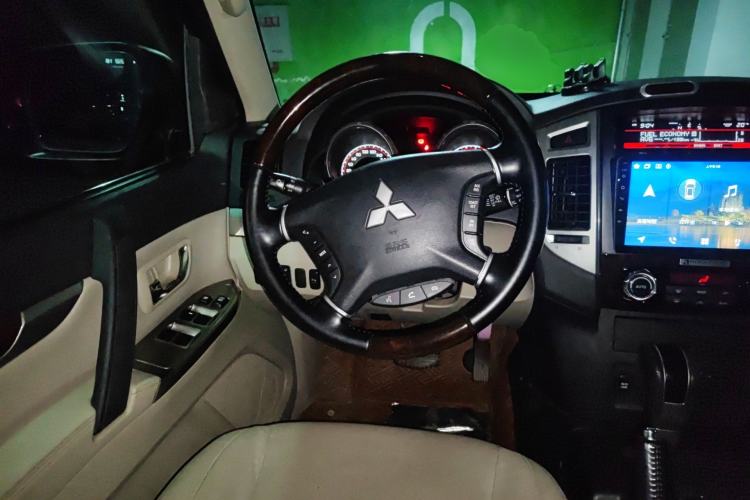 Used Mitsubishi Pajero  Steering Wheel