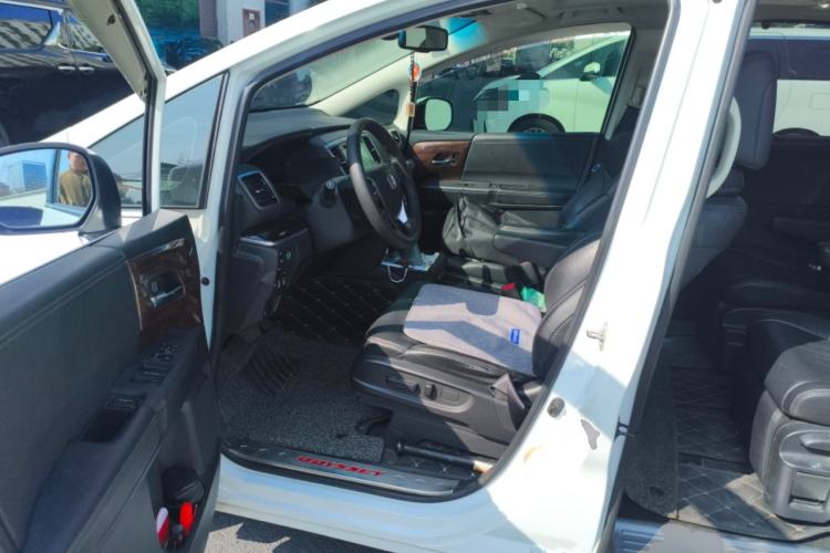 Used Honda Odyssey 2015 Revised Version 2.4L Supreme Edition
