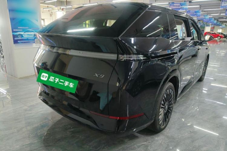 Used XPeng X9 2025 740 Ultra-Long Range Max Rear Right 45 Deg