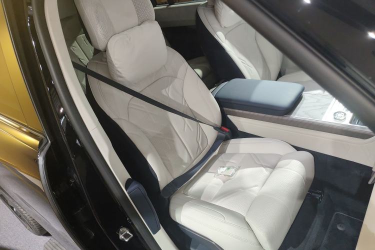 Used Zeekr 9X 2025 Moon Black Edition 70kWh
