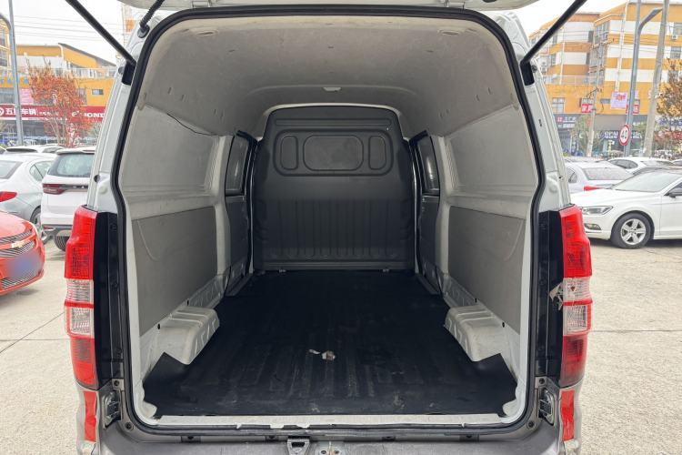 Used Jinbei New Hiace X30L 2022 1.5L Super Enjoyment Edition Air-Conditioning-Free Van China VI Standard SWC15M