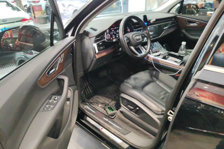 Used Audi Q7 2021 45 TFSI quattro S line Sport model
