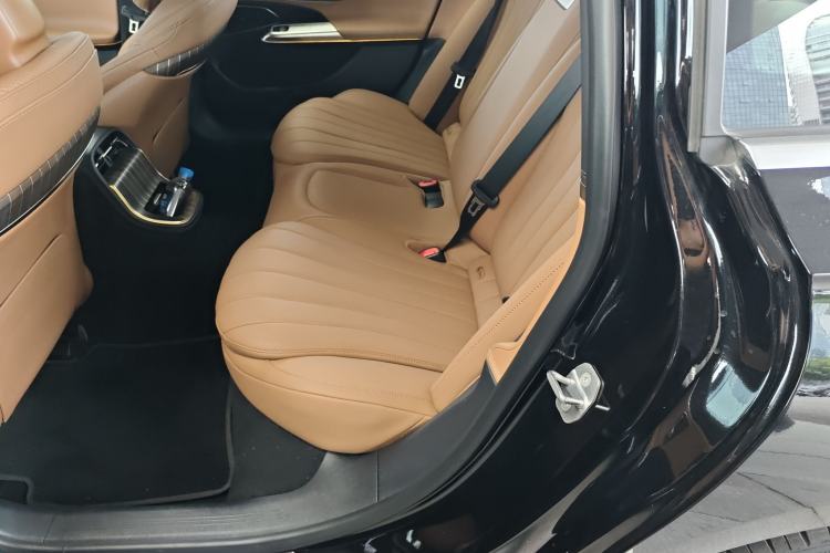 Used Mercedes-Benz E-Class New Energy 2024 E 350 e L Plug-in Hybrid Sedan Left Rear Seat