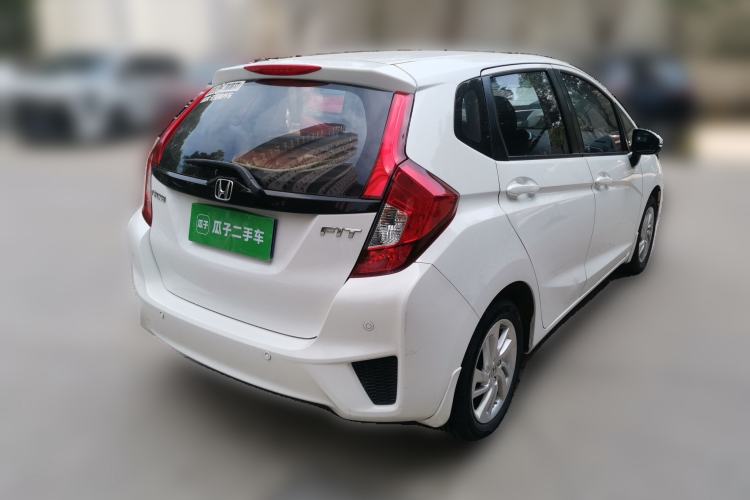 Used Honda Fit 2014 1.5L SE CVT Fashion Model Rear Right 45 Deg