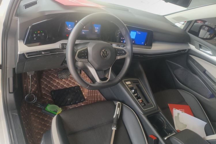 Used Volkswagen Golf 2023 Facelift 280TSI DSG Pro Center Console