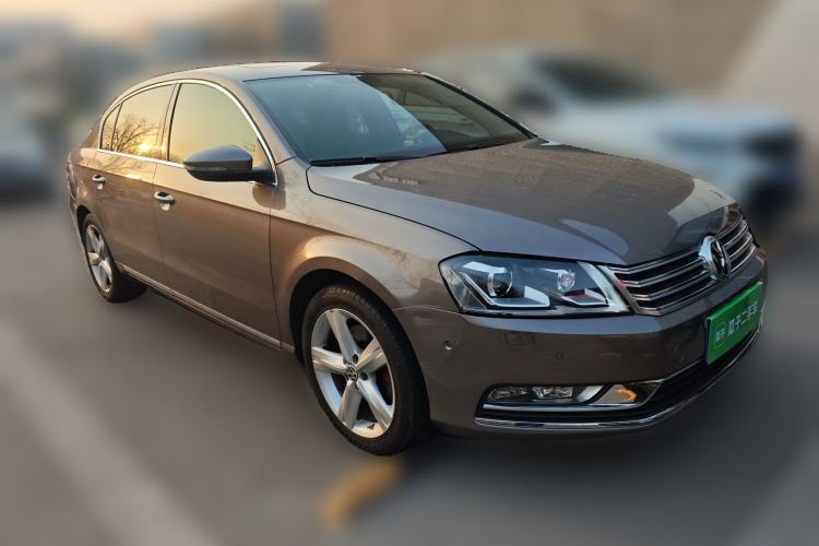 Used Volkswagen Magotan 2015 Revised 1.8TSI Prestige Version Front Right 45 Deg