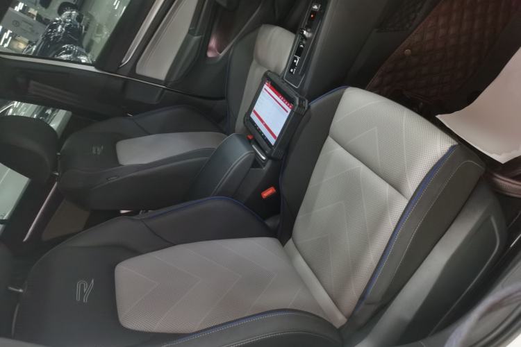 Used Volkswagen Golf 2025 300TSI R-Line
